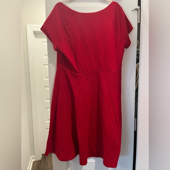 Red winter dress - Picture 4 of 5